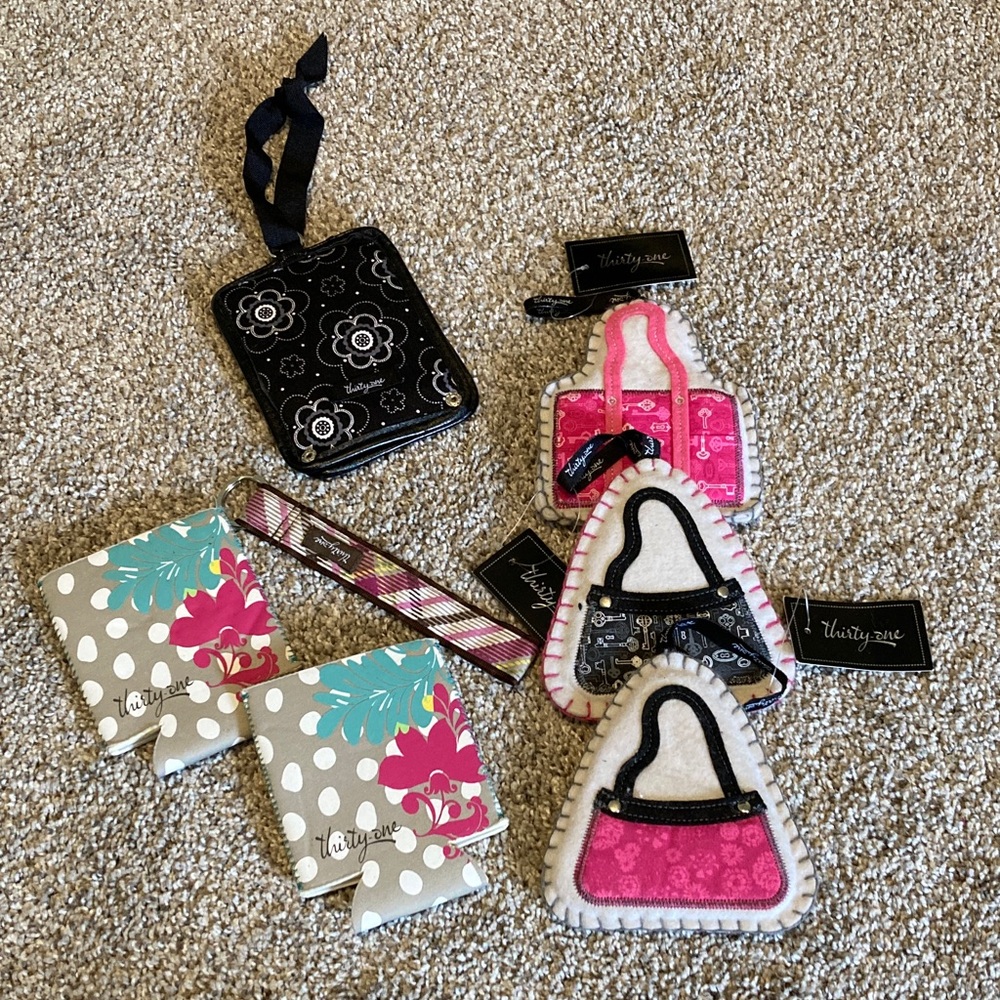 Thirty-One  Accessory Set - 2 koozie, bag tag, keychain, 3 fresheners